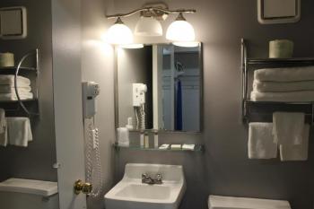 Constitution Inn Main image